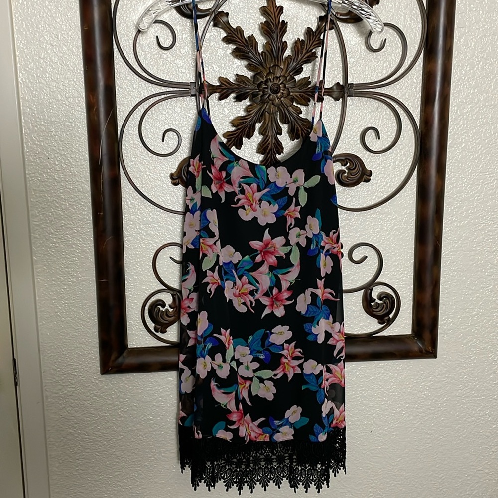 Women’s size medium black floral show me your MuMu